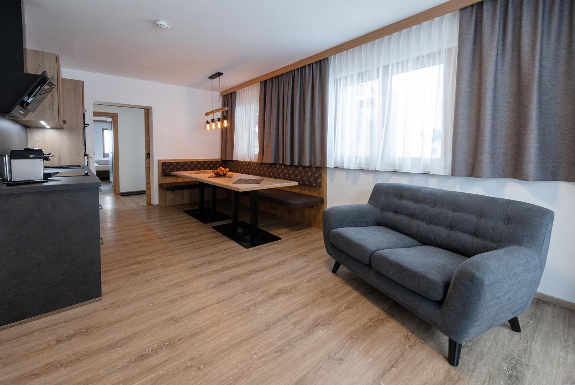 Hotel Steuxner Нойщифт им Щубайтал Екстериор снимка