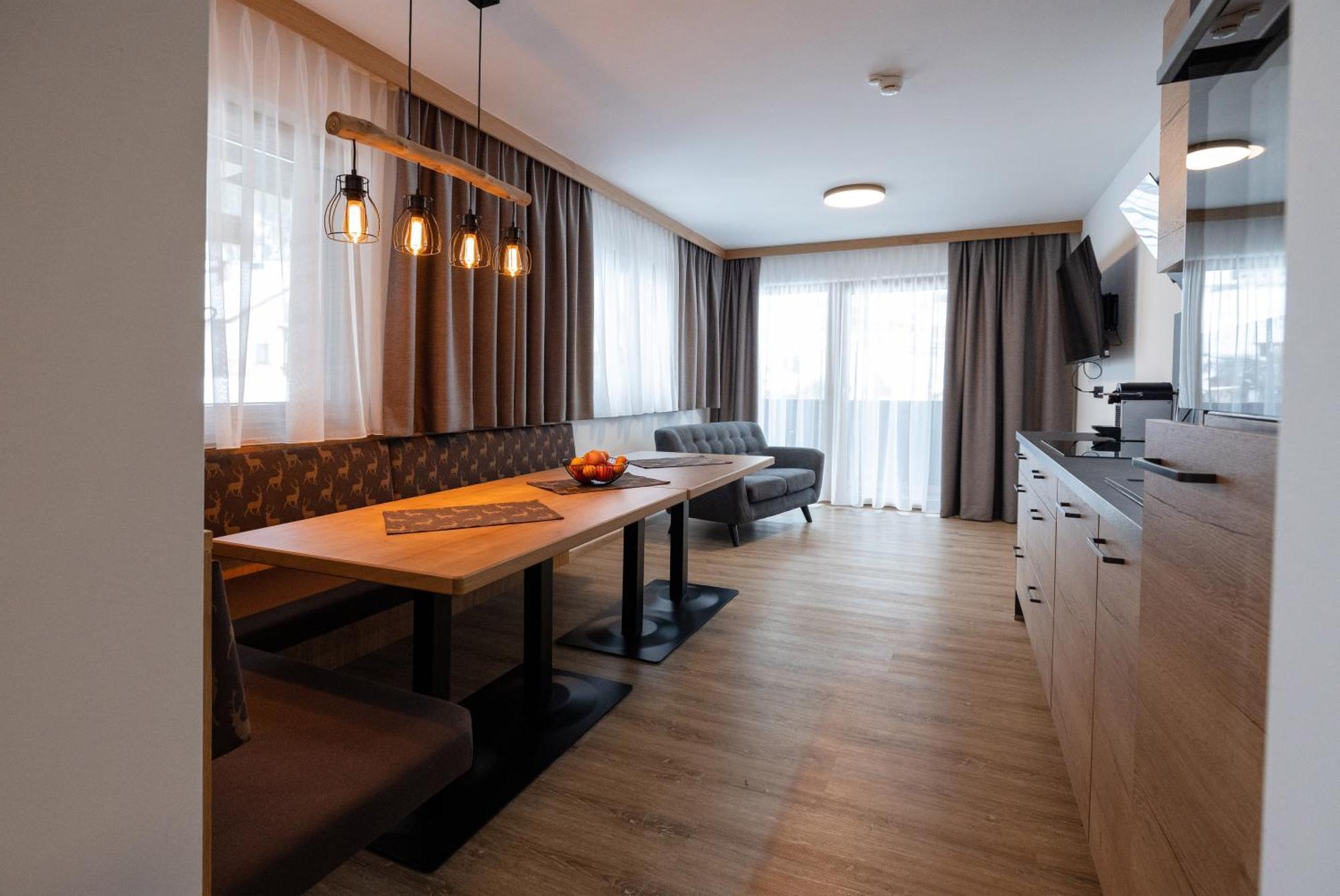 Hotel Steuxner Нойщифт им Щубайтал Екстериор снимка